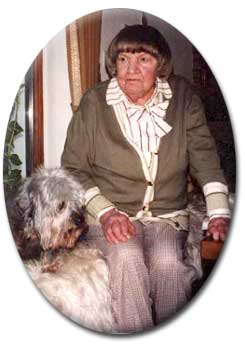 Frau Gertraude Maaß Weihnachten 2001 mit "Florina's Roxanne"